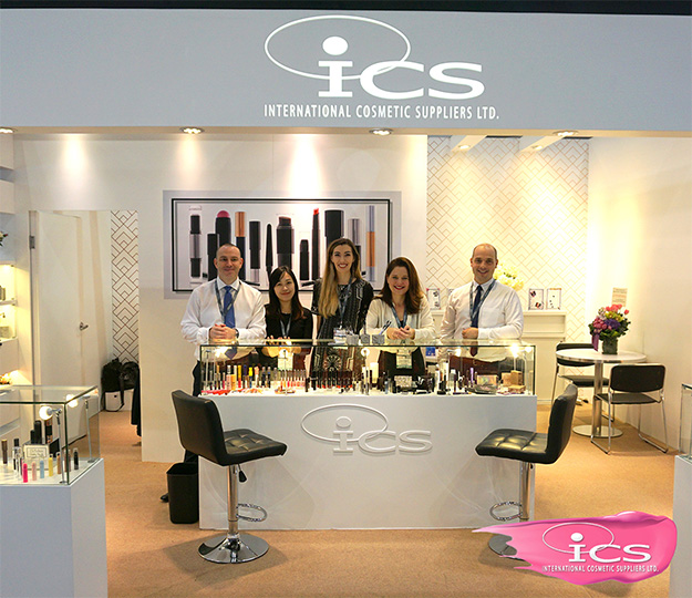 team photo of international cosmetic suppliers staff at cosmoprof exhibition booth